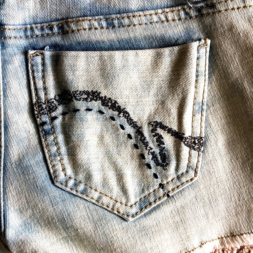 Shorts - Picture 5 of 5